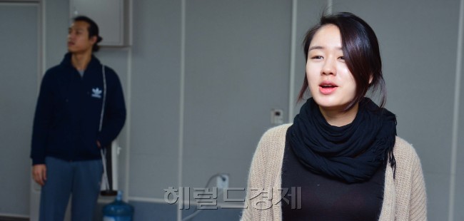 서울 대학로에 위치한 한 연습실에서 배우들이 뮤지컬 ‘가야십이지곡’ 연습에 매진하고 있다. ‘가야십이지곡’은 30대 신진 창작자들로 구성된 극단 기능재부의 작품으로, 주연 배우들의 평균 나이도 28세에 불과하다. [윤병찬 기자/yoon4698@heraldcorp.com]