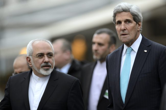 U.S. Secretary of State John Kerry (right) speaks with Iranian Foreign Minister Mohammad Javad Zarif, as they walk in the city of Geneva, Switzerland, Wednesday, during a bilateral meeting ahead of the next round of nuclear discussions, which begin on Jan. 15.    EPA-Yonhap