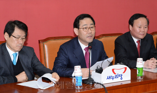 주호영 새누리당 정책위의장이 16일 오전 국회에서 열린 원내현안대책회의에서 모두발언을 하고 있다.   [이길동 기자/gdlee@heraldcorp.com]