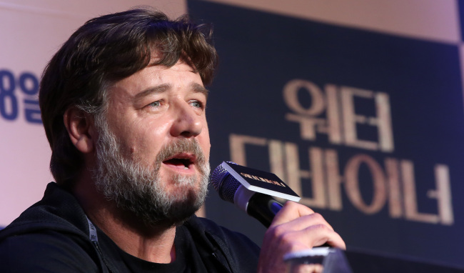 Hollywood actor Russell Crowe speaks at a press conference regarding his new film, “The Water Diviner,” at The Ritz-Carlton, Seoul in Gangnam, southern Seoul, in the star’s first visit to Korea.    Yonhap