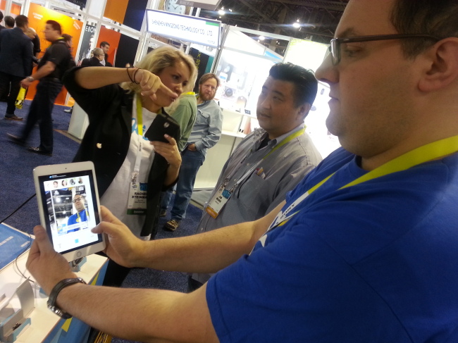Glide’s communications head Chaim Haas (right) demonstrates the video messaging app Glide at the International CES last week in Las Vegas.   Kim Young-won/The Korea Herald