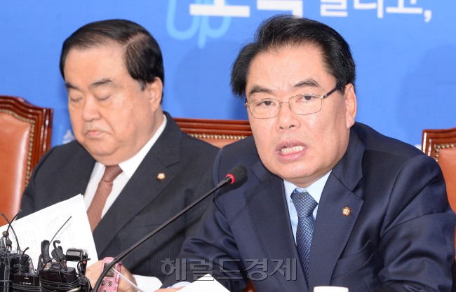 백재현 새정치민주연합 정책위의장이 22일 오전 국회에서 열린 정책조정회의에서 모두발언을 하고 있다. [이길동 기자/gdlee@heraldcorp.com]