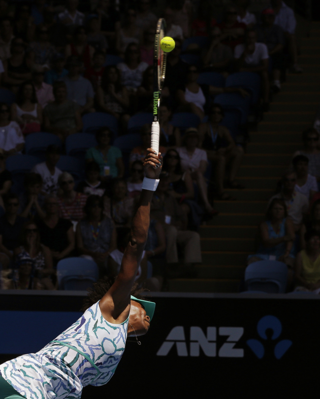 Venus Williams serves during the 2015 Australian Open in Melbourne on Thursday.    AP-Yonhap