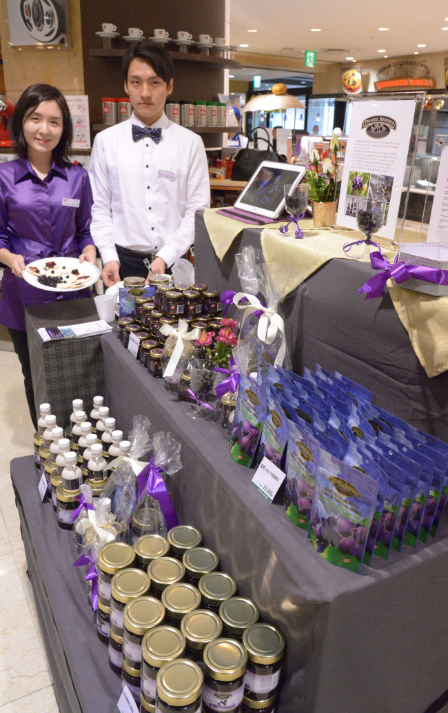 Prairie Berries’ pop-up store features Saskatoon products at premium supermarket Star Super in Seoul on Friday.
Chung Hee-cho/The Korea Herald