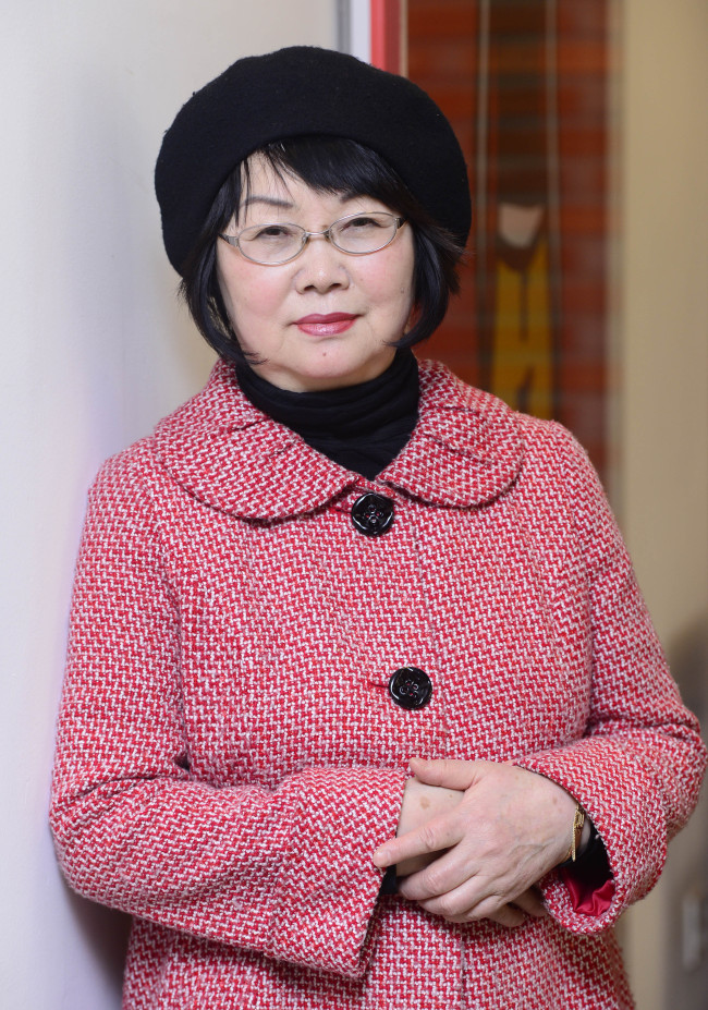 Novelist Jeon Kyung-ae poses during an interview last week at Herald Square, Yongsan-gu, central Seoul.    Park Hae-mook/The Korea Herald