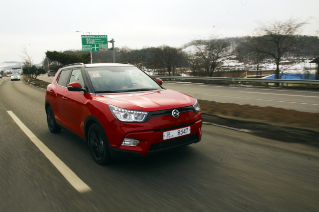 [Behind the Wheel / Tivoli] Design: 4 Interior: 3.5 Engine: 3.5 Fuel economy: 4 Cost and A/S: 4.5