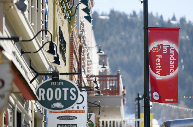 A festival banner hangs along Main Street during the 2015 Sundance Film Festival in Park City, Utah, Jan. 22. AP-Yonhap
