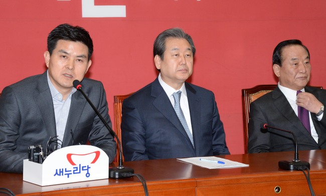 김태호 새누리당 최고위원이 26일 오전 국회에서 열린 최고위원회의에서 모두발언을 하고 있다.이길동기자.gdlee@heraldcorp.com
김태호 새누리당 최고위원이 26일 오전 국회에서 열린 최고위원회의에서 모두발언을 하고 있다.이길동기자.gdlee@heraldcorp.com