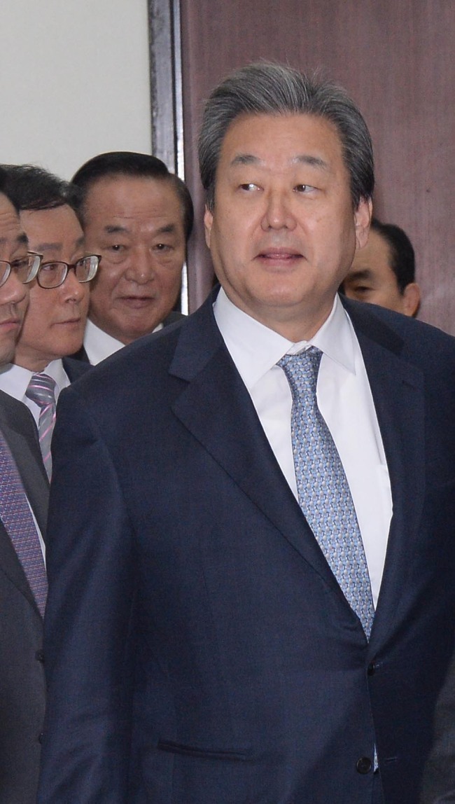 김무성 새누리당대표가 26일 오전 국회에서 열린 최고위원회의에서 모두발언을 하고 있다.이길동기자.gdlee@heraldcorp.com
김무성 새누리당대표가 26일 오전 국회에서 열린 최고위원회의에서 모두발언을 하고 있다.이길동기자.gdlee@heraldcorp.com