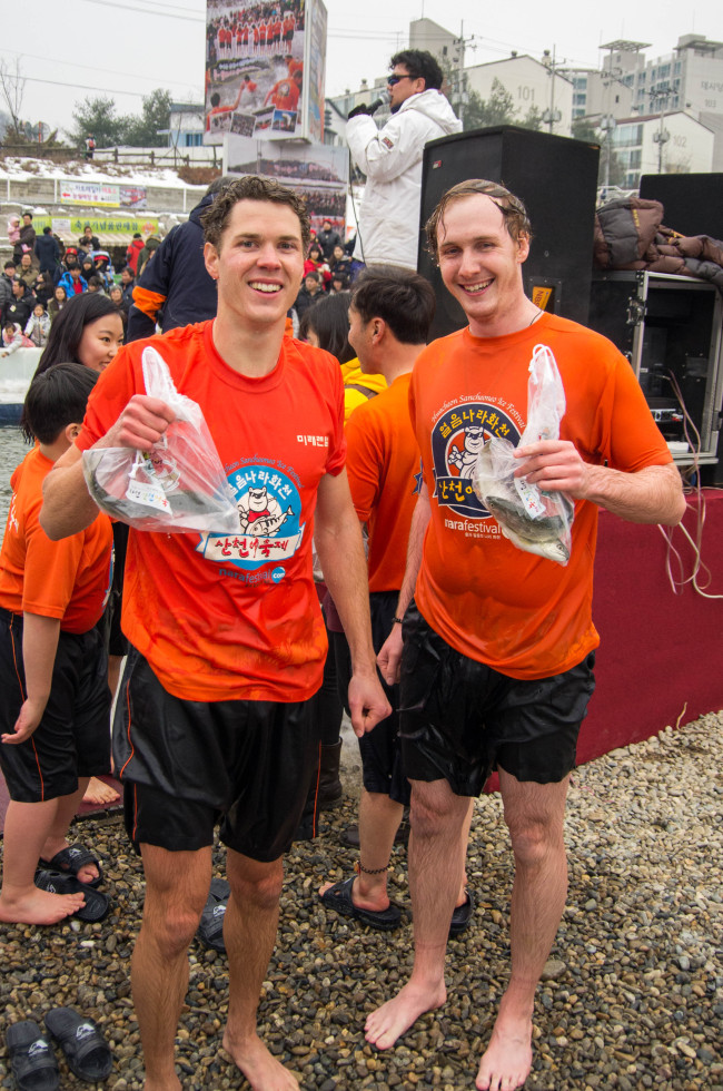 Derry Doyle (left) and Elliott Brennan after attempting bare-handed fishing. Clinton Phosavanh