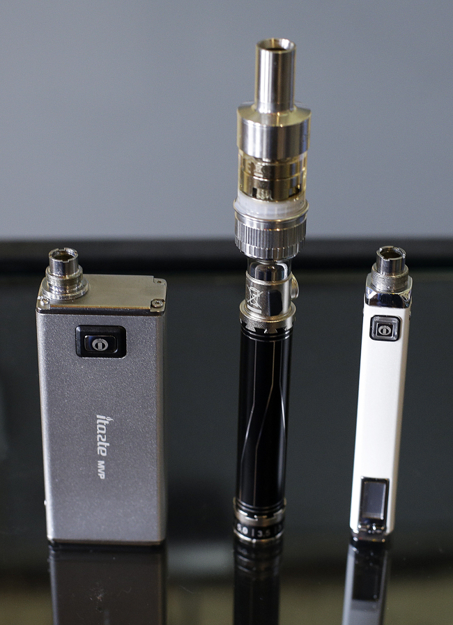 Electronic cigarettes are displayed for sale in Oakland, California.   AP-Yonhap