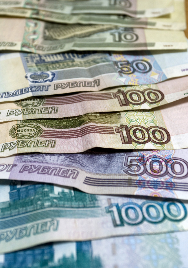 Ruble banknotes sit on display at an exchange bureau in Moscow, Russia.    Bloomberg