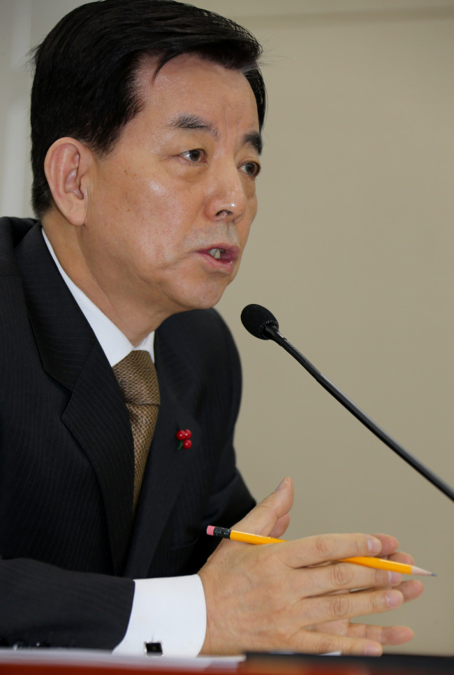 Defense Minister Han Min-koo,   (Yonhap)