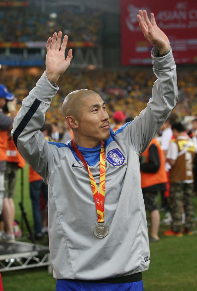Korea’s fullback Cha Du-ri played his last game on the national team.   Yonhap