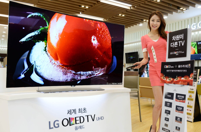LG전자는 3일부터 2015년형 TV를 다양한 혜택과 함께 구매할 수 있는‘ 굿 체인지 굿 챈스’ 페스티벌을 실시한다.‘ 굿 체인지 굿 챈스’ 페스티벌은 TV를 구매하는 고객들에게 캐시백, 사은품 증정 등 다양한 혜택을 제공하는 판촉행사다. [사진제공=LG전자]