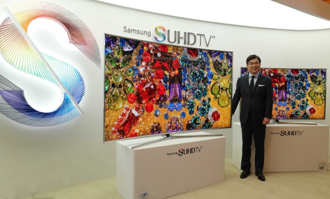 Kim Hyun-seok, head of Samsung Electronics’ TV business unit, poses with the 2015 SUHD TV lineup at a press conference held in Seoul Thursday.   Samsung Electronics