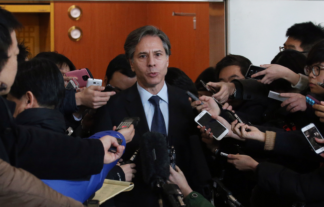 U.S. Deputy Secretary of State Tony Blinken speaks to reporters at the Foreign Ministry headquarters in Seoul on Monday.   Yonhap