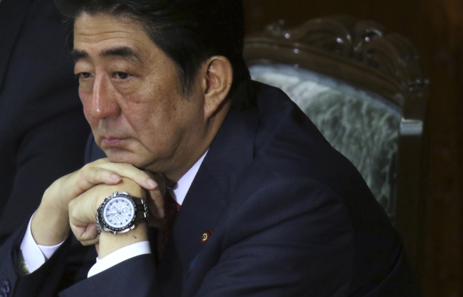 Abe (Bloomberg)