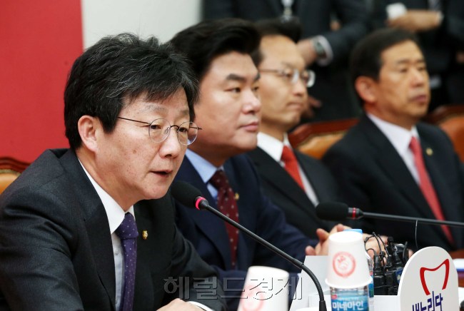 유승민 새누리당 원내대표가 17일 오전 국회에서 열린 원내대책회의에서 모두발언을 하고 있다. 이길동 기자/gdlee@heraldcorp.com