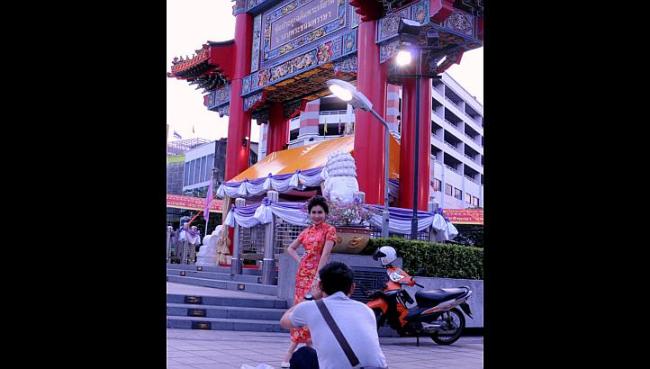 Photo shoots before Chinese New Year are common at the big gate that marks the entrance of the Yaowarat Road gold district in Bangkok.   The Straits Times
Photo shoots before Chinese New Year are common at the big gate that marks the entrance of the Yaowarat Road gold district in Bangkok.   The Straits Times