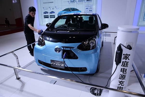 Homeowners can install private charging poles for new-energy cars, such as this one on display at the International Energy Conservation and Environmental Protection Exhibition in Beijing. The lack of charging poles has been a major obstacle to the development of new-energy vehicles in China.   China Daily
Homeowners can install private charging poles for new-energy cars, such as this one on display at the International Energy Conservation and Environmental Protection Exhibition in Beijing. The lack of charging poles has been a major obstacle to the development of new-energy vehicles in China.   China Daily