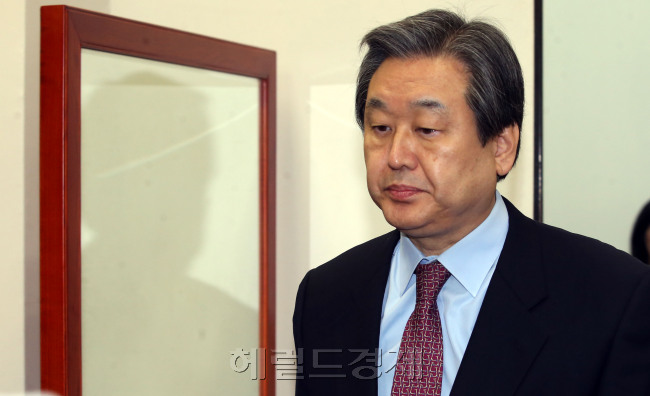 25???ㅼ쟾 ?쒖슱 ?ъ쓽??援?쉶?먯꽌 ?대┛ ?덈늻由щ떦 理쒓퀬以묒쭊?곗꽍?뚯쓽??源臾댁꽦 ??쒓? ?낆옣???섍퀬 ?덈떎./ ?덊썕 湲곗옄  rosedale@ 2015.02.25
25???ㅼ쟾 ?쒖슱 ?ъ쓽??援?쉶?먯꽌 ?대┛ ?덈늻由щ떦 理쒓퀬以묒쭊?곗꽍?뚯쓽??源臾댁꽦 ??쒓? ?낆옣???섍퀬 ?덈떎./ ?덊썕 湲곗옄  rosedale@ 2015.02.25
