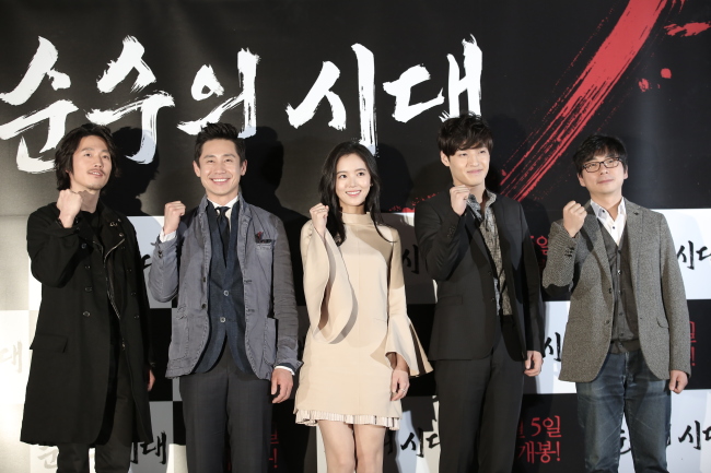 From left: The cast of the period flick “Empire of Lust,” Jang Hyuk, Shin Ha-kyun, Kang Han-na, Kang Ha-neul and director Ahn Sang-hoon, pose at a news conference in Seoul on Tuesday. Two Rabbit