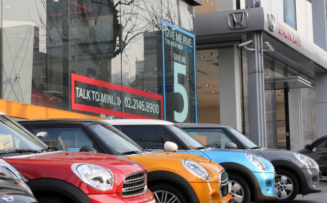 BMW’s Minis are displayed in front of a dealership in Seocho-dong, southern Seoul.   Yonhap
