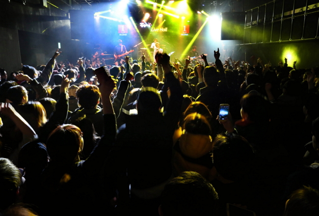 Crowds fill Hongdae’s Sangsang Madang concert hall at the first “Live Club Day” event on Friday. (Yonhap)