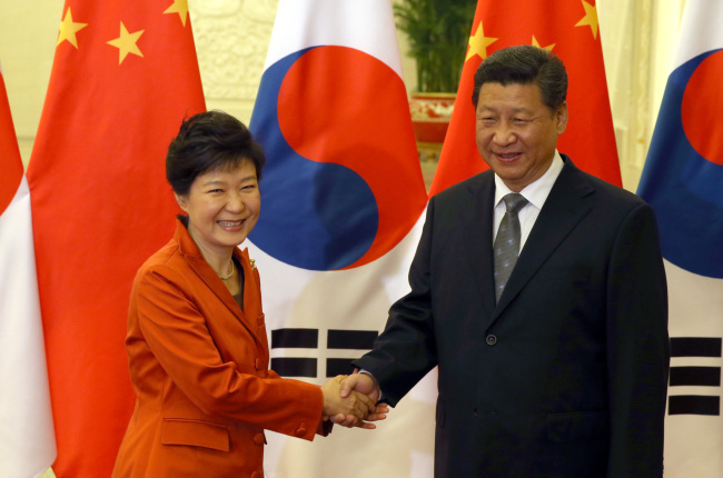 President Park Geun-hye shakes hands with President Xi Jinping during a meeting at the Great Hall of the People, on the sidelines of the Asia-Pacific Economic Cooperation meeting in Beijing on Nov. 10.   Yonhap
