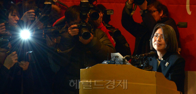 김영란 전 국민권익위원장이 10일 오전 10시 서강대학교 다사관에서 자신이 최초 발의했던 김영란법(부정청탁 및 금품 등의 수수 금지법)에 대해 입장을 밝히는 기자회견을 갖고 있다. 김명섭 기자/msiron@heraldcorp.com