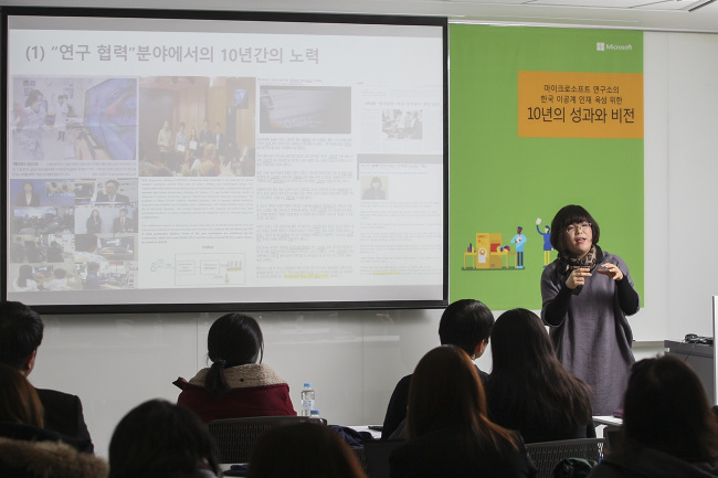 Lee Mi-ran, principal research program manager of Microsoft Research, talks about MS research labs and support programs.   MS Korea