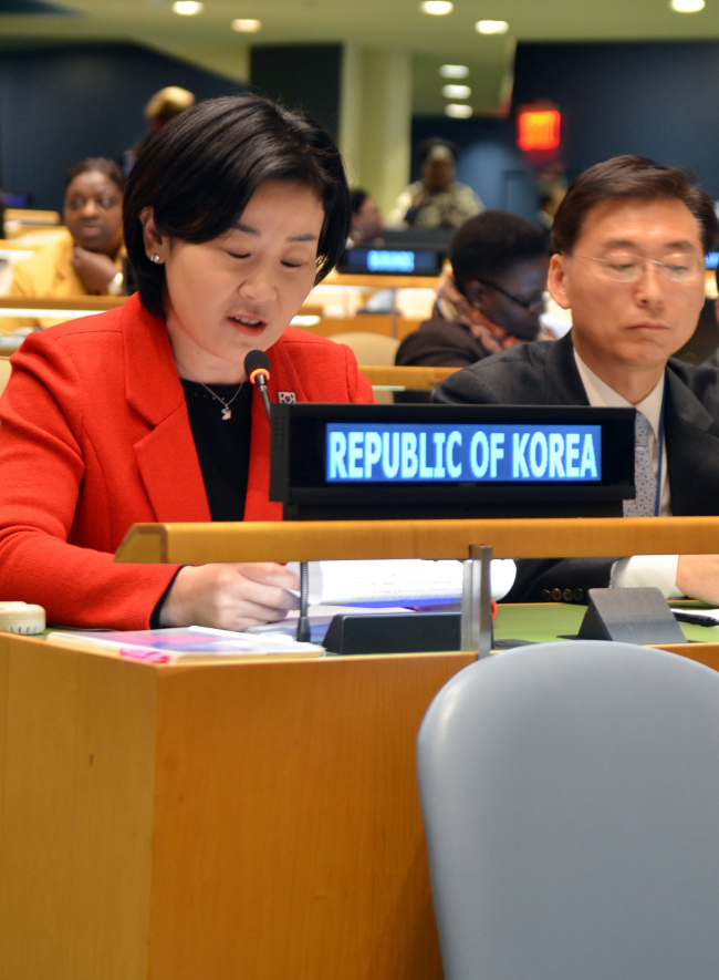 Gender Equality and Family Minister Kim Hee-jung delivers a keynote address at the U.N. Commission on the Status of Women in New York on Monday.   Yonhap