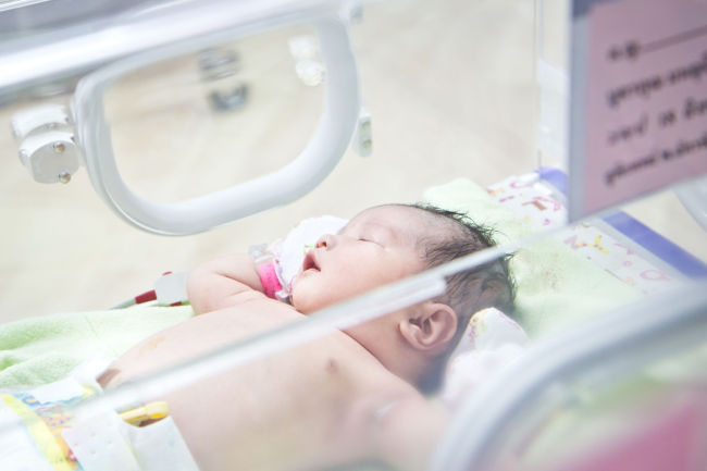 Foreign wives have a higher risk of giving birth to low-weight babies than Korean women, a study showed Tuesday.   123rf