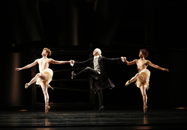 A scene from the Universal Ballet’s upcoming production of “Multiplicity, Forms of Silence and Emptiness.”   Universal Ballet Korea