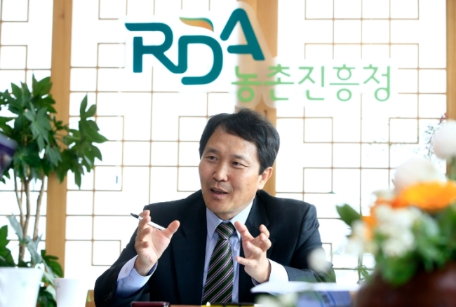 오는 18일로 취임 2주년을 맞는 이양호 농진청장이 소회와 각오를 밝히고 있다. <사진제공:농진청>