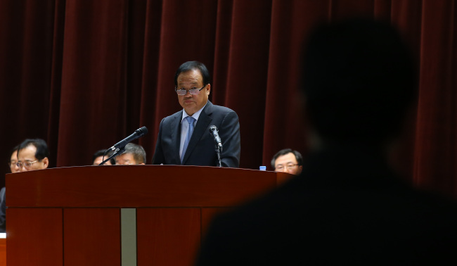 Hyundai Motor president Kim Choong-ho speaks at a shareholders’ meeting at the carmaker’s headquarters in southern Seoul on Friday.   Yonhap