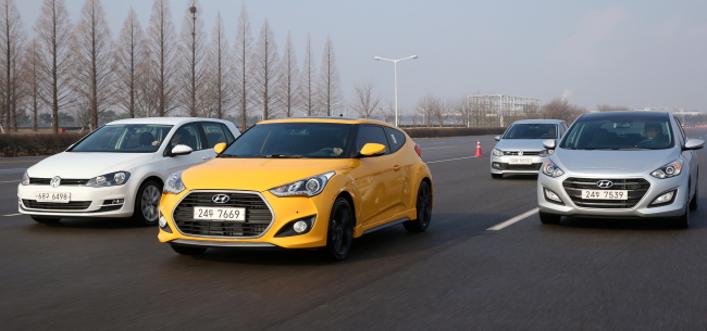 Hyundai Motor runs its first “tech experience” event for the Korean press, aimed at offering a chance to compare the performances of Hyundai Motor vehicles with a dual-clutch seven-speed transmission and German cars with the same transmission. The test-drive was held at its Namyang technology research center in Hwaseong, Gyeonggi Province, Friday.    Hyundai Motor