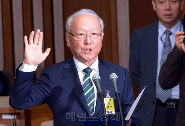 16일 국회에서 열린 이병호 국가정보원장 인사청문회<br />정희조 기자/checho@heraldcorp.com 150316
16일 국회에서 열린 이병호 국가정보원장 인사청문회
정희조 기자/checho@heraldcorp.com 150316