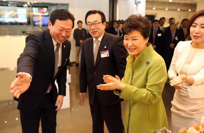 President Park Geun-hye attends the opening ceremony of the Busan Center for Creative Economy and Innovation in Busan on Monday. (Yonhap)
