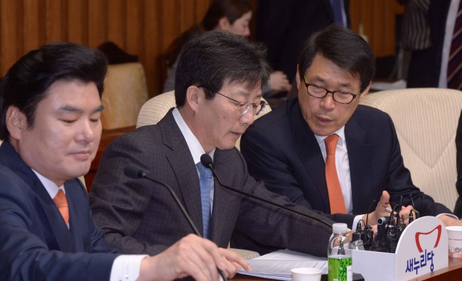 17일 국회에서 열린 새누리당 원내대책회의. 유승민 원내대표가 모두발언을 하고 있다.<br />정희조 기자/checho@heraldcorp.com  150317
17일 국회에서 열린 새누리당 원내대책회의. 유승민 원내대표가 모두발언을 하고 있다.
정희조 기자/checho@heraldcorp.com  150317