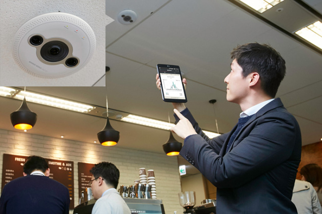 South Korea’s leading ICT solutions developer LG CNS unveiled the Smart Vision Sensor, a smart closed-circuit television that tracks motion and analyzes collected data, in Seoul on Wednesday.   LG CNS