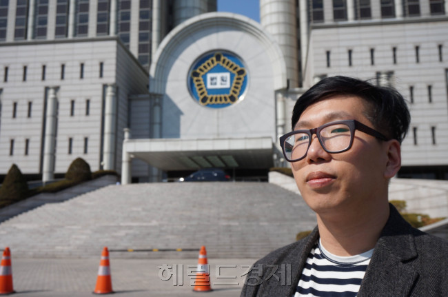 웹툰 ‘동네 변호사 조들호’의 해츨링 작가. 이정아 기자/dsun@heraldcorp.com