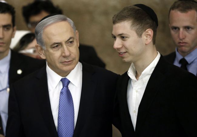 Israeli Prime Minister Benjamin Netanyahu (left) and his son Yair visit the Wailing Wall in Jerusalem following his party Likud’s victory in Israel’s general election on Wednesday.    AFP-Yonhap