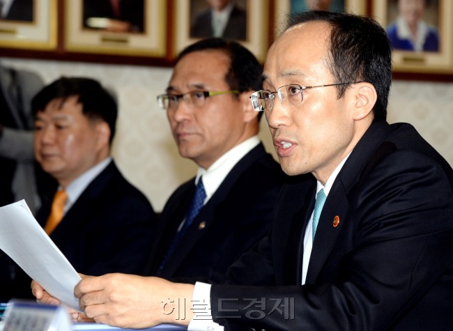 추경호 국무조정실장이 20일 오전 정부 서울청사에서 관련 부처 차관급 인사들이 참석한 가운데‘ 부정부패 척결 관계기관 회의’를 주재하
고 있다. 박현구 기자/phko@heraldcorp.com