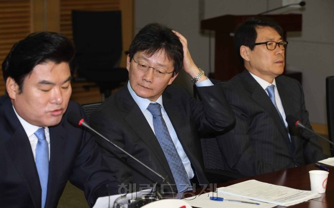 20일 국회 의원회관에서 열린 새누리당 주요당직회의. <br />정희조 기자/checho@heraldcorp.com  150320