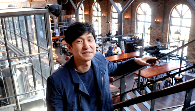 Jung Sung-gyu, chief executive and creative director of The Square Design Co. Ltd., poses at the brewpub Devil’s Door which opened in Central City, southern Seoul, in November. (Park Hyun-koo/The Korea Herald)