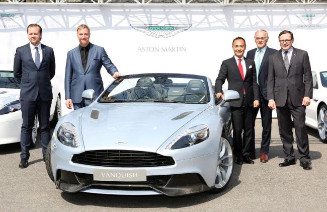 Aston Martin chairman Ulrich Bez (second from right), Kiheung International CEO Lee Kei-woong (third from right), British Ambassador to Korea Charles Hay (far right) and others pose with the Aston Martin Vanquish at the British Embassy on Friday.   Aston Martin
Aston Martin chairman Ulrich Bez (second from right), Kiheung International CEO Lee Kei-woong (third from right), British Ambassador to Korea Charles Hay (far right) and others pose with the Aston Martin Vanquish at the British Embassy on Friday.   Aston Martin