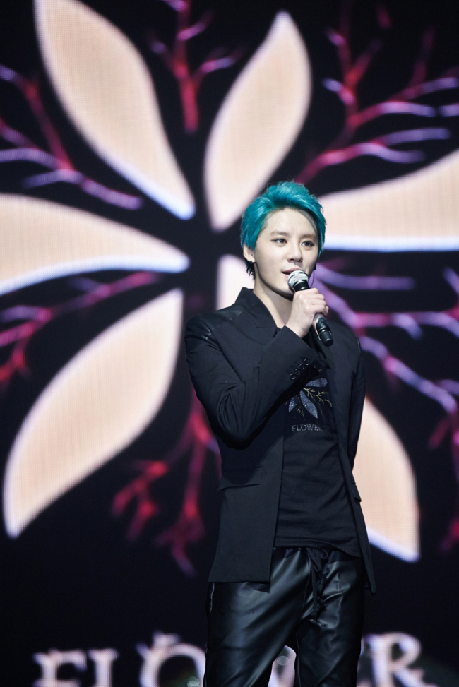 김준수가 지난 21일(현지시간) 태국 방콕의 선더돔에서 ‘아시아 투어 콘서트 플라워(Asia Tour Concert Flower)’를 열어 총 3000명의 관객을 동원했다.
[사진제공=씨제스엔터테인먼트]