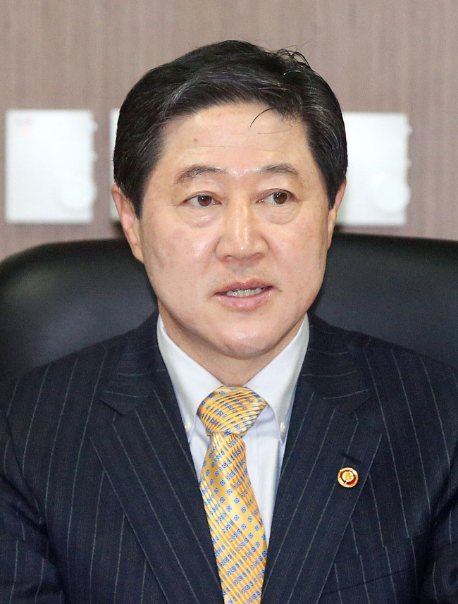 Minister of Oceans and Fisheries
Yoo Ki-june   Yonhap
Minister of Oceans and Fisheries Yoo Ki-june.   Yonhap